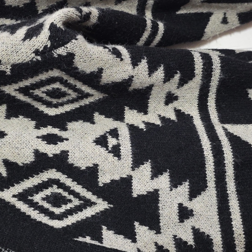 LuLaRoe Women's Cardigan Sweater Black/White Southwest Design Cozy Soft Sz M EUC - Picture 4 of 9
